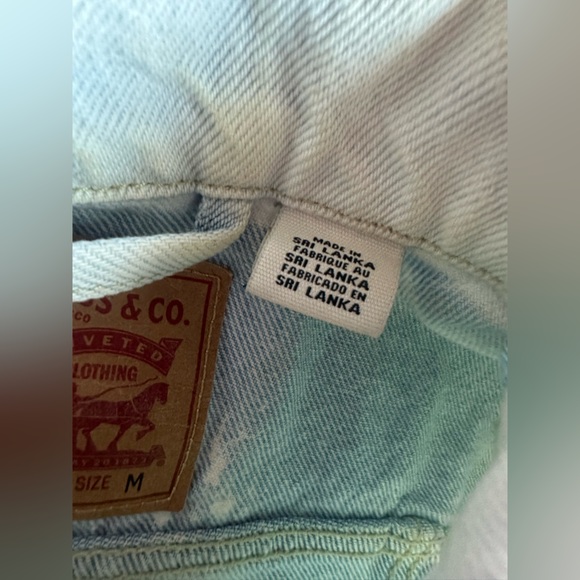 Levi’s Light Wash Embroidered Denim Jacket Floral Sleeve Detail Size M - Picture 6 of 8
